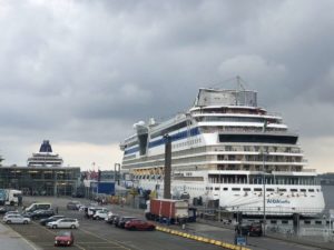 AIDAbella Kreuzfahrtschiff am Ostseekai Kiel