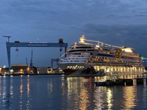 AIDAbella in Kiel zum Kieler Woche Feuerwerk 2022