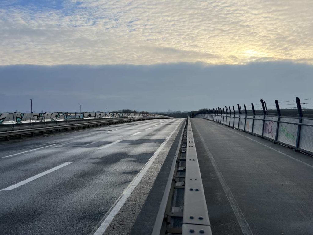 Holtenauer Hochbrücken Gesperrt: Prinz-Heinrich-Brücke Am 02.12.2022 ...