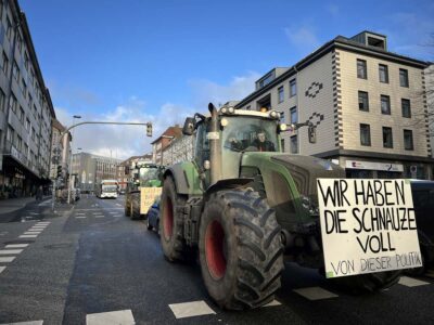 Farmers protest Kiel January 8th, 2024 Tractor convoy on Bergstrasse