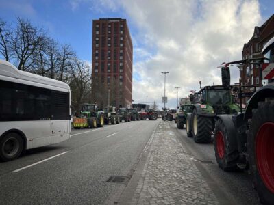 Tractor convoy at the farmers' demonstration in Kiel city center at the Exerzierplatz