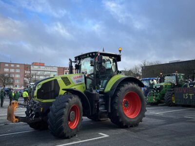 Claas 830 tractor farmers protest Kiel parade ground