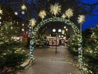 Weihnachtsmarkt Kiel Holstenplatz Beleuchtung & Dekoration
