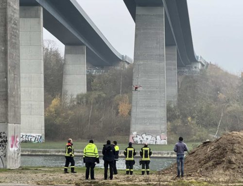 Holtenauer Hochbrücke: Freighter with a high crane rams bridges on November 30th, 2022
