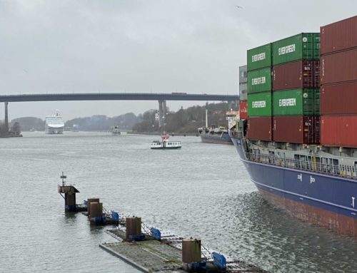 Kiel Canal closed to ship traffic for several hours after the accident near Rendsburg
