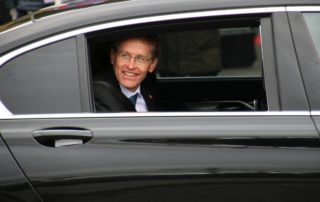 Prime Minister Daniel Günther in the car