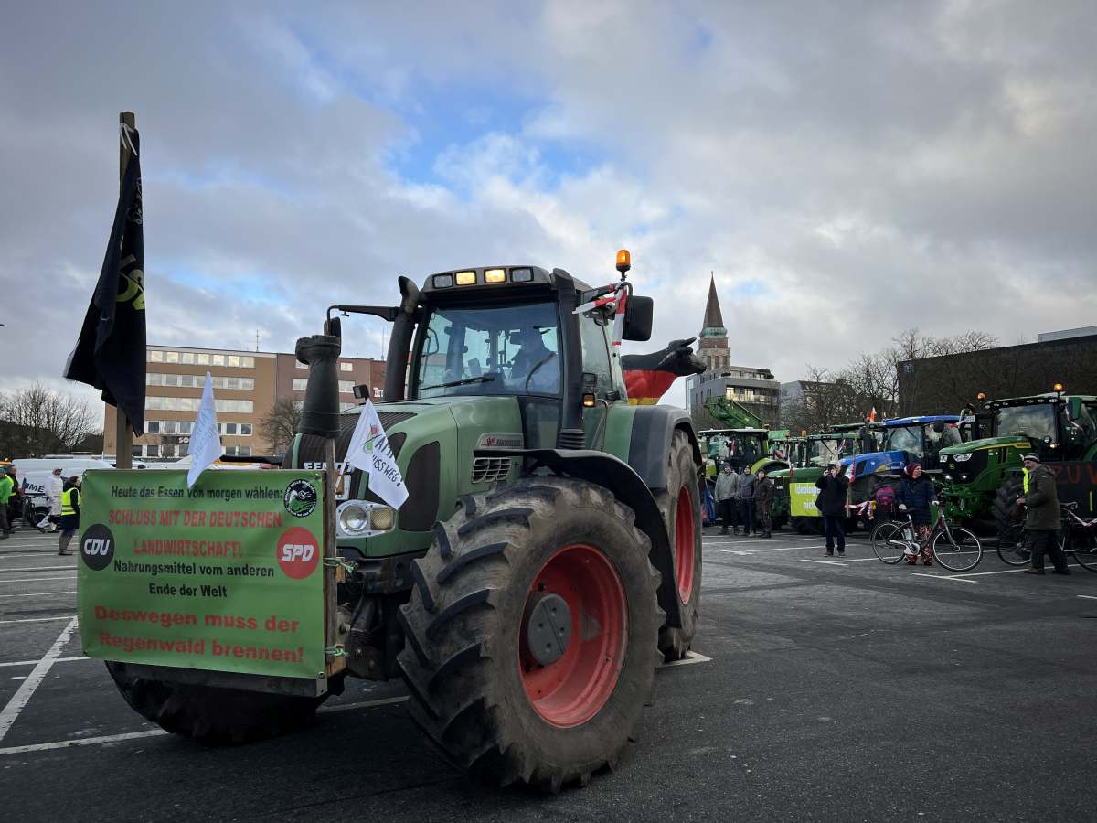 Fendt tractor farmers' demonstration Kiel 2024 Exerzierplatz