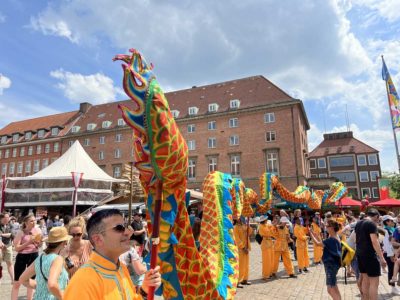 Festival der Vielfalt Kiel 2022 chinesischer Drache Rathausplatz