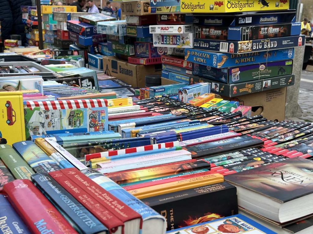 Flohmarkt Kiel Bücher und Kinderspiele