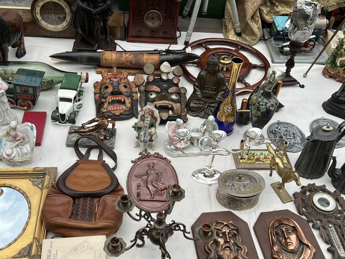 Flohmarkt Stand Antiquitäten