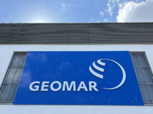 Geomar Logo am Gebäude in Kiel-Wellingdorf