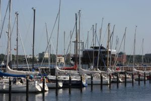 Segelboote im Hafen Kiel-Düsternbrook