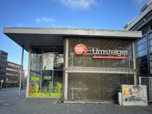 Umsteiger am Hauptbahnhof Kiel