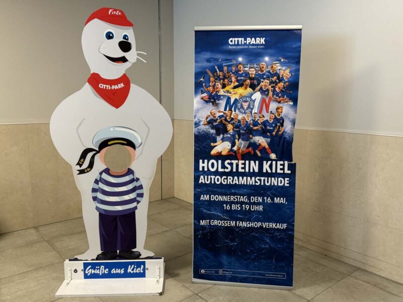 Holstein Kiel Autogrammstunde Citti-Park Kiel 16.5.2024 Hinweisschild