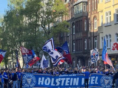 Holstein Kiel fans fan march