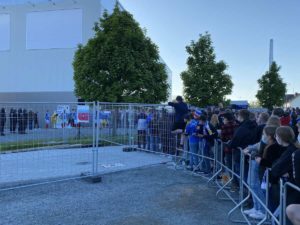 Holstein Kiel Fans & Mannschaft am Stadion Relegationsspiel 29.05.2021