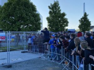 Holstein Kiel Fans am Stadion Relegationsspiel 29.05.2021