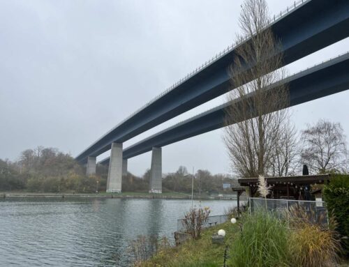 Holtenauer Hochbrücke nach mehrstündigem Polizeieinsatz am 28.08.2023 wieder befahrbar
