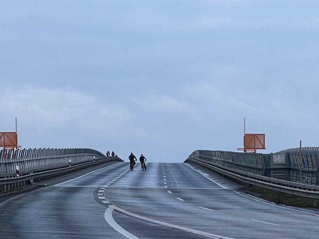 Holtenauer Hochbrücken Gesperrt: Prinz-Heinrich-Brücke Am 02.12.2022 ...