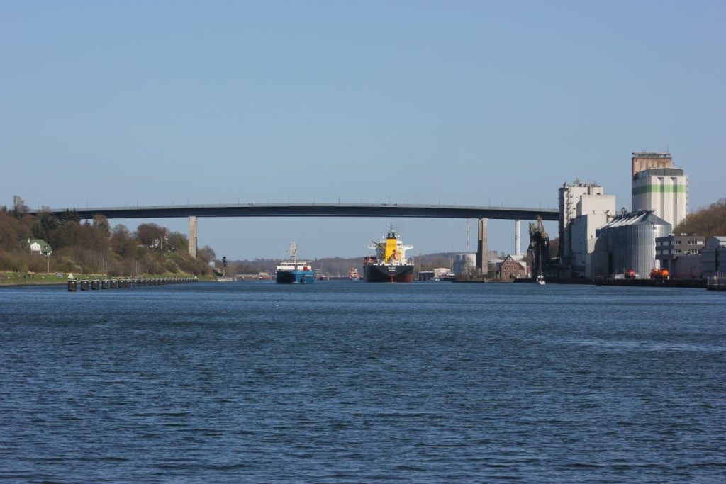 Nord-Ostsee-Kanal Holtenauer Hochbrücke | We Love Kiel