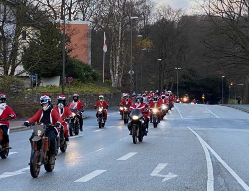 X-Mas Ride Kiel 2022 Santa Clauses on motorcycles on December 17th, 2022