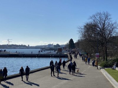 Kiellinie Promenade Spaziergänger Februar 2022