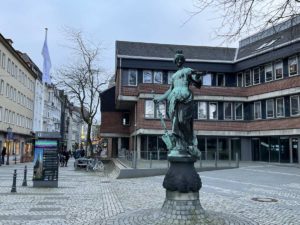 Kilia Statue in Kiel Skulptur Eduard von Lürssen