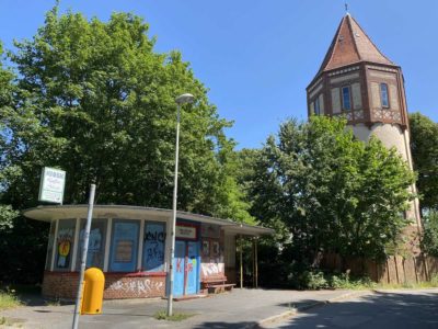 Straßenbahn Wartehaus & Wasserturm Kiel-Wik Herthastraße