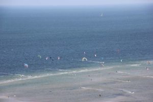 Kitesurfing in Laboe an der Ostsee - Blick vom Marine Ehrenmal