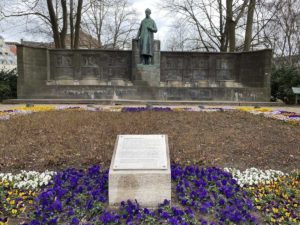 Klaus Groth Denkmal