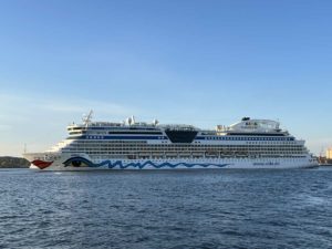 Kreuzfahrtschiff AIDAluna 25.4.2022 AIDA Cruises in Kiel