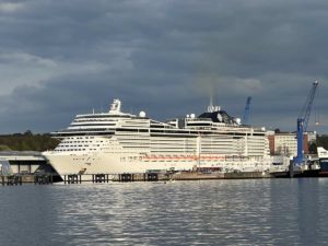 MSC Preziosa Kreuzfahrtschiff verlässt Kiel am 1.5.2022