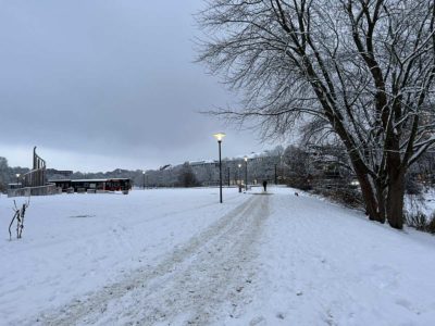 KVG bus stop at Lorentzendamm in winter