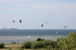 Kitesurfer in Laboe an der Ostsee