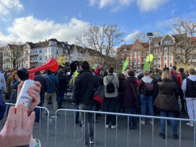 Lauter Protest auf dem Blücherplatz Besuch von Robert Habeck