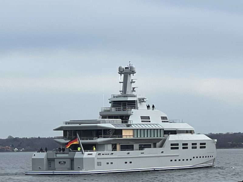 megayacht 1601