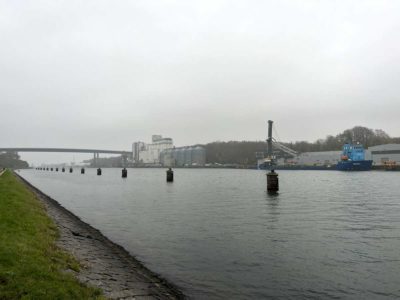 Nord-Ostsee-Kanal Frachter Meri nach Kollision mit Brücke