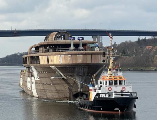 Megayacht „Project Cosmos“ in Kiel angekommen
