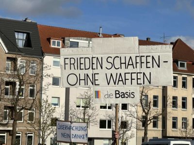 Frieden schaffen ohne Waffen Plakat Robert Habeck in Kiel