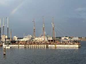 Regenbogen über dem Sandhafen und der Kieler Förde