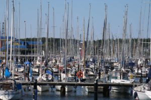 Segelboote in Schilksee am Olympiazentrum