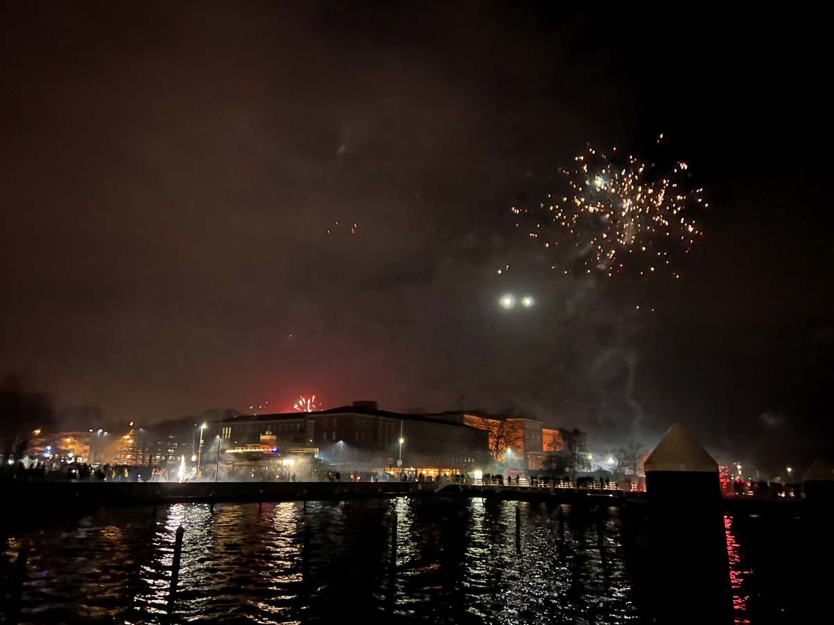 New Year's Eve fireworks Kiel Kiellinie Reventlou Bridge
