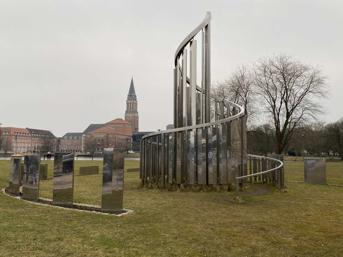 Skulptur Wind-Licht-Objekt Lorentzendamm Kiel