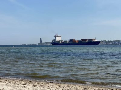 Containerschiff Sonderborg in der Kieler Förde