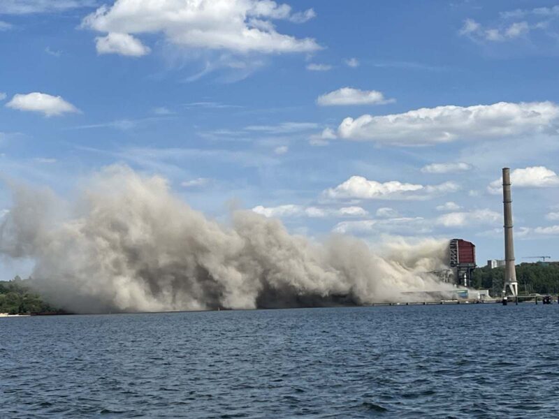 Large cloud of dust after blasting of the Kesselhaus coal power plant (GKK) on July 11, 2023