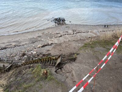 Steilküste Stohl Treppe zum Strand nach Sturmflut im Oktober 2023 zerstört