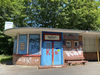 Straßenbahn Wartehaus Kiel-Wik Herthastraße