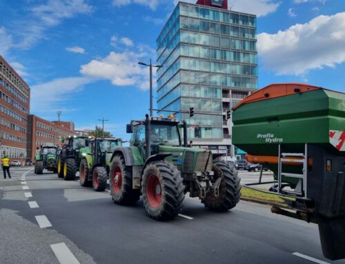 Tractor demo in Kiel: Farmers demonstrate with a tractor convoy on September 21st, 2023 in downtown Kiel