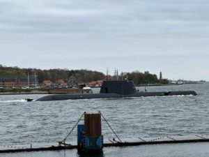 U-Boot Impeccable verlässt Nord-Ostsee-Kanal Schleuse