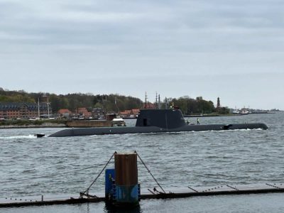 U-Boot Impeccable verlässt Nord-Ostsee-Kanal Schleuse